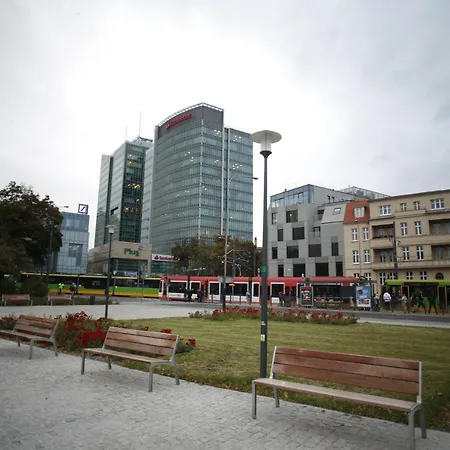 Qud - Centrum Andersia Square & Old Town, Check In 24h *
